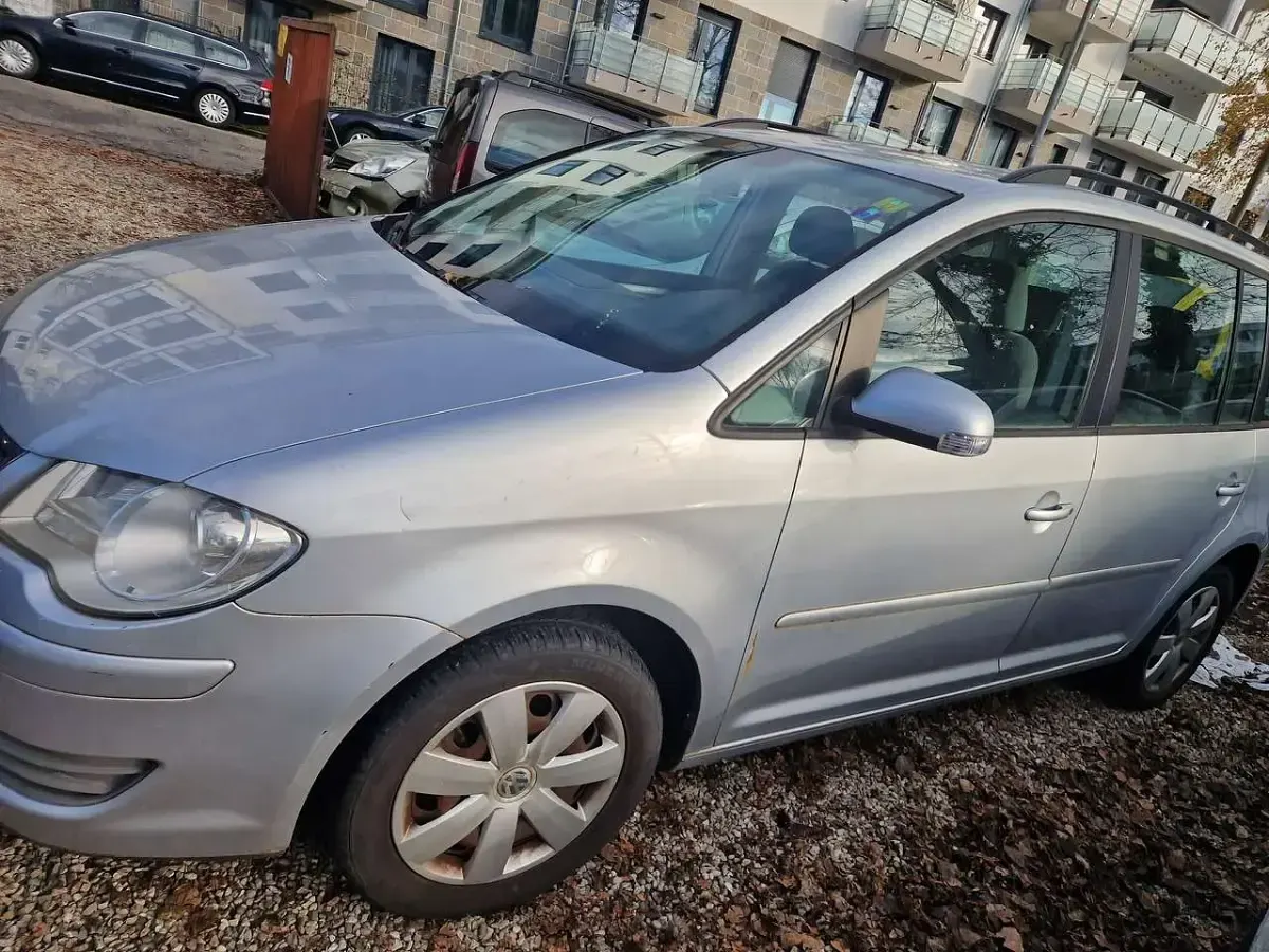 Gebraucht VW Touran Trendline 102 PS (75 kW) 2008 Reflexsilber metallic Van / Kleinbus