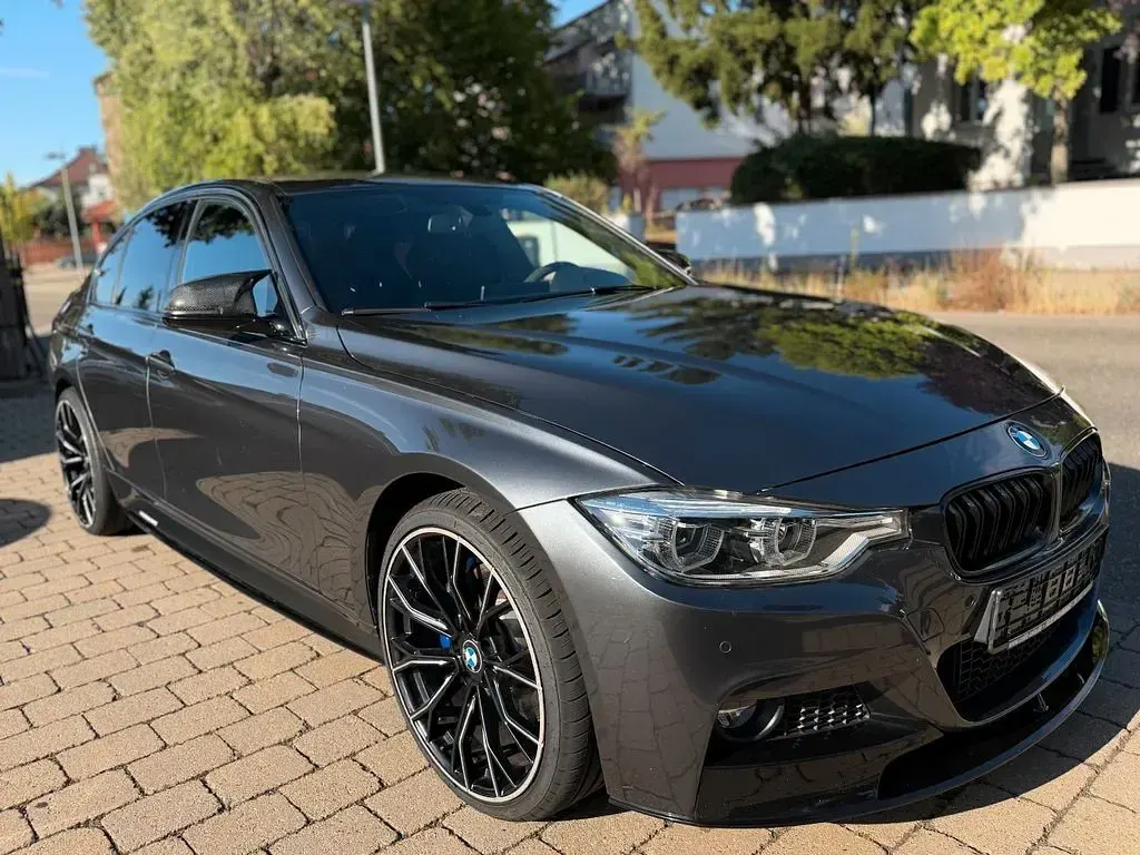 Gebraucht BMW 330 M Sport 252 PS (185 kW) 2017 Grau Limousine