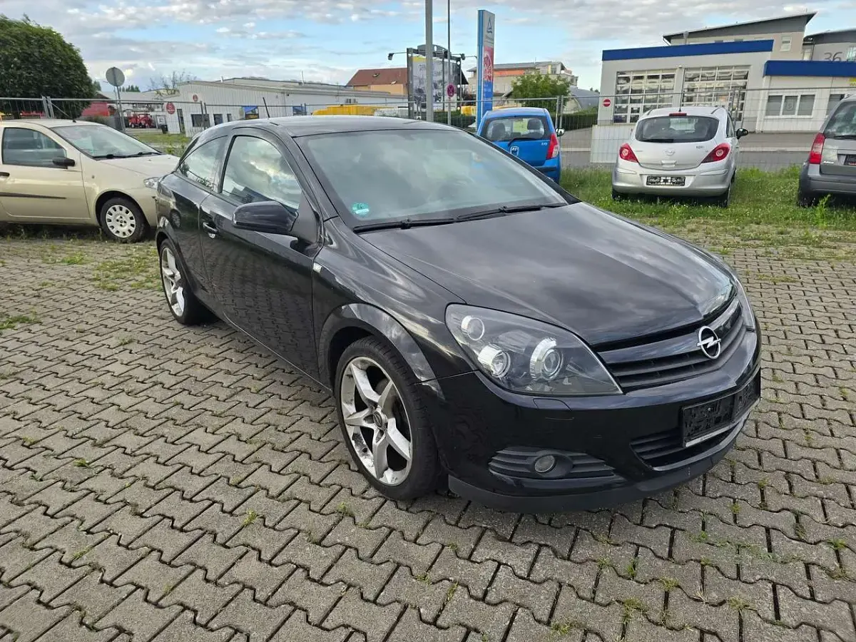 Gebraucht Opel Astra GTC Sport 125 PS (91 kW) 2005 Schwarz Limousine