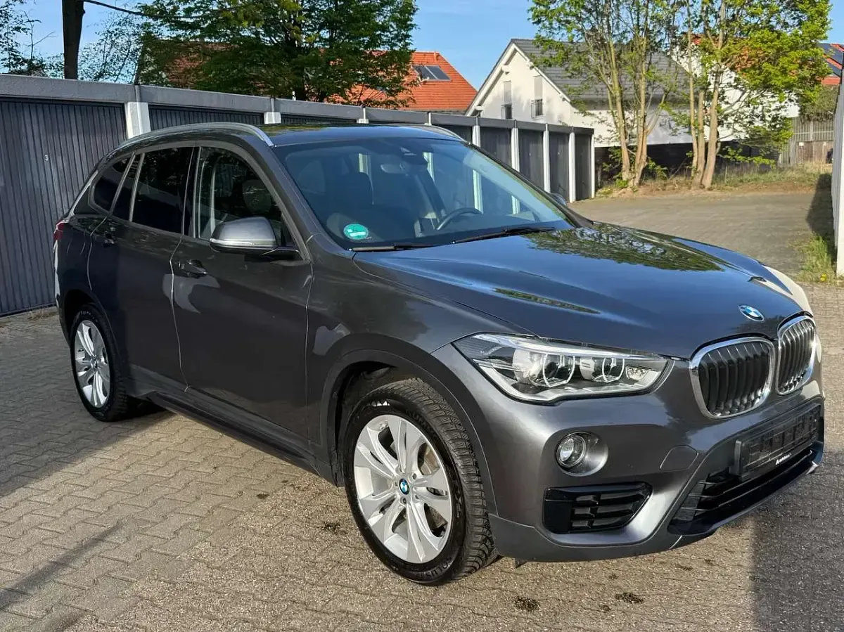 Gebraucht BMW X1 Sport Line 190 PS (139 kW) 2018 Mineralgrau metallic SUV