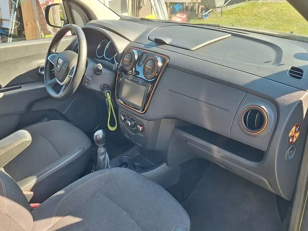 Gebraucht Dacia Lodgy Celebration 109 PS (80 kW) 2017 Grau Van / Kleinbus