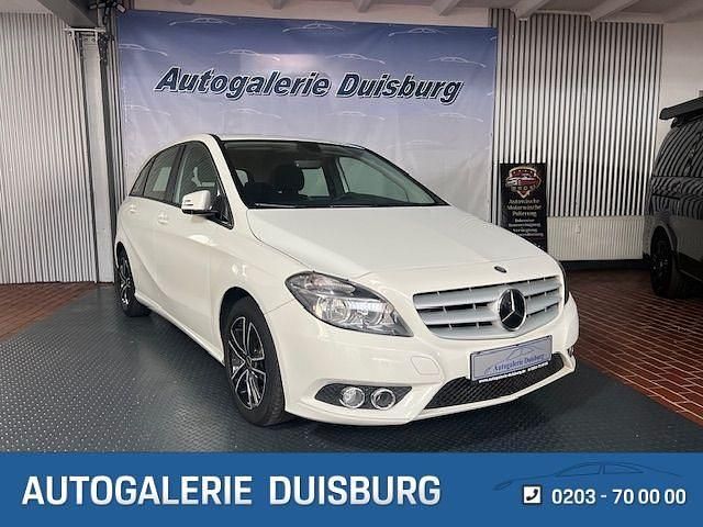 Weiss Gebraucht 2013 Mercedes B200 Van / Kleinbus | 12.500 € (Fairer Preis) - Bild 1/4
