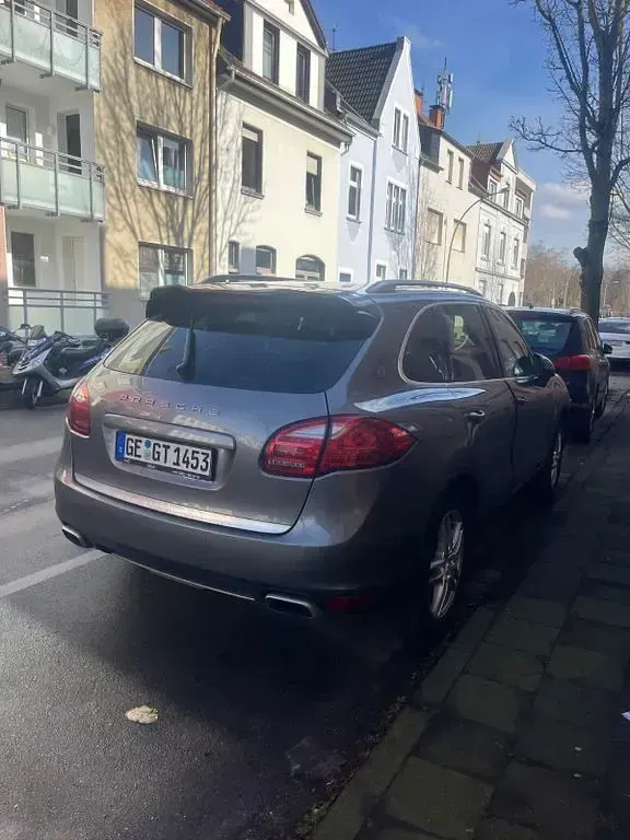 Gebraucht Porsche Cayenne Diesel 245 PS (180 kW) 2011 Grau SUV