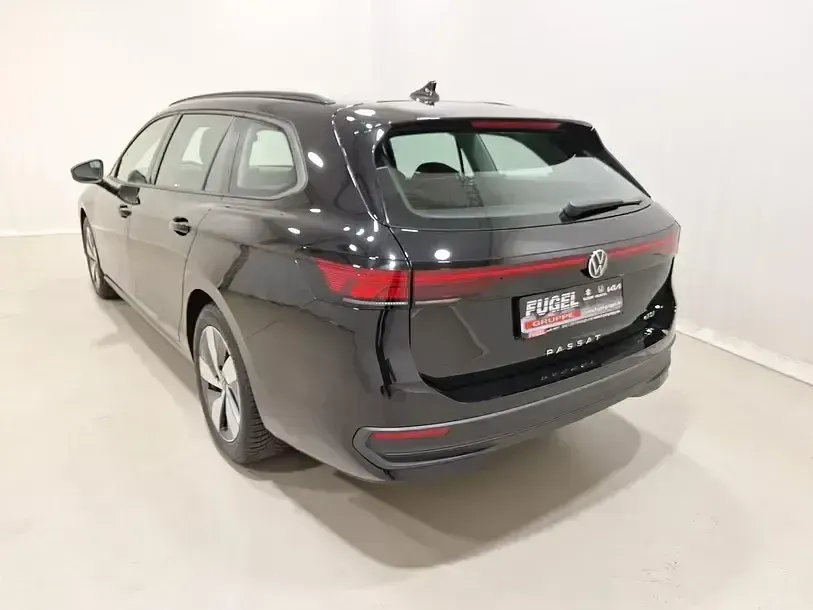 Gebraucht VW Passat 150 PS (110 kW) 2024 Grenadillschwarz metallic Kombi