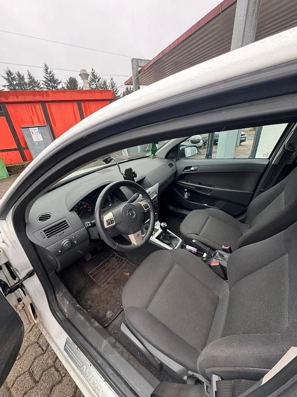 Gebraucht Opel Astra 90 PS (66 kW) 2009 Weiß Kleinwagen