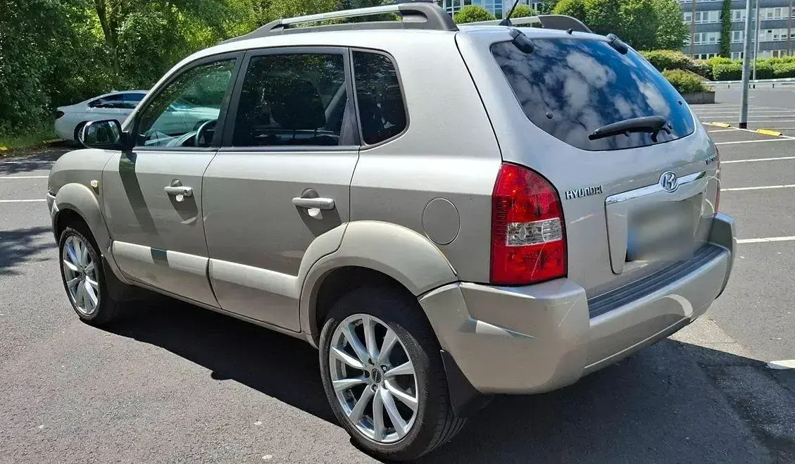Gebraucht Hyundai Tucson 140 PS (102 kW) 2006 Silber SUV