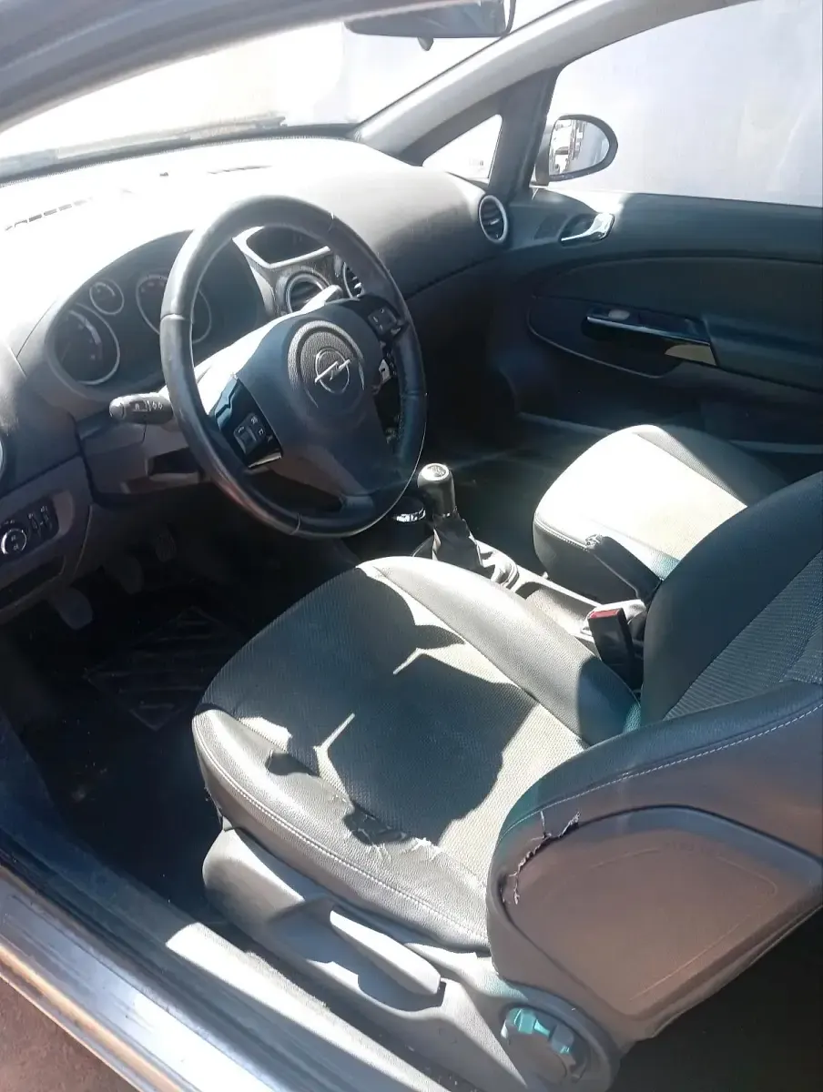 Gebraucht Opel Corsa 99 PS (72 kW) 2010 Silber Kleinwagen
