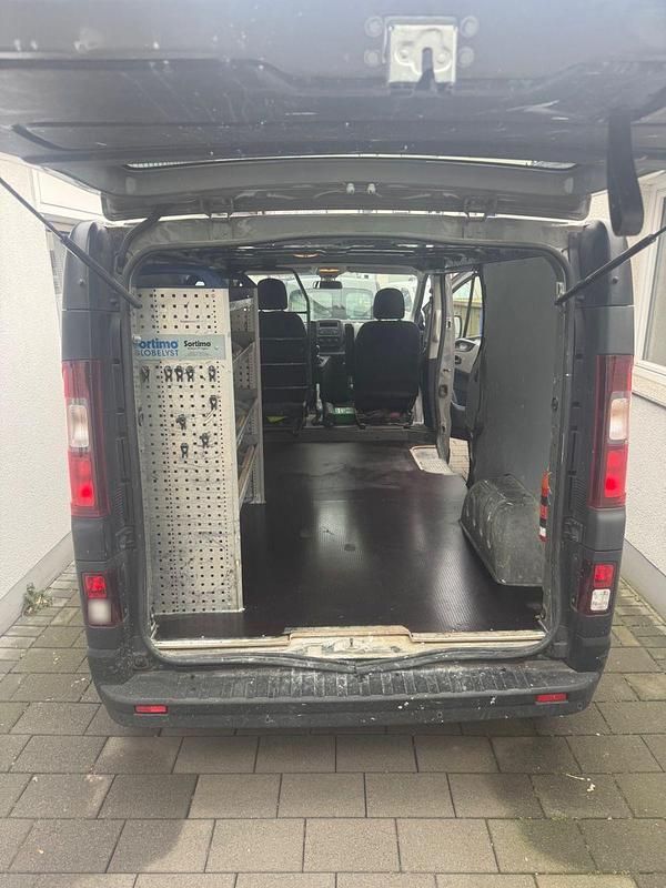 Gebraucht Renault Trafic 121 PS (88 kW) 2017 Grau Van / Kleinbus