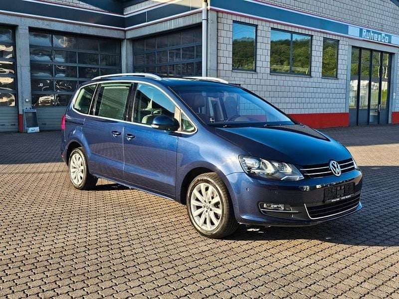 Blau Gebraucht 2012 VW Sharan Highline Van / Kleinbus | 13.900 € (Fairer Preis) - Bild 1/4