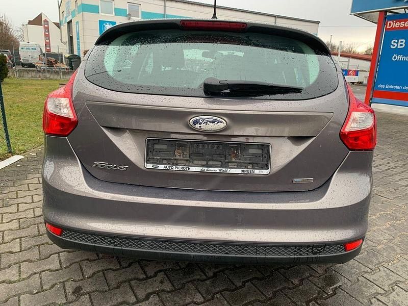 Gebraucht Ford Focus Trend 125 PS (91 kW) 2012 Braun Limousine