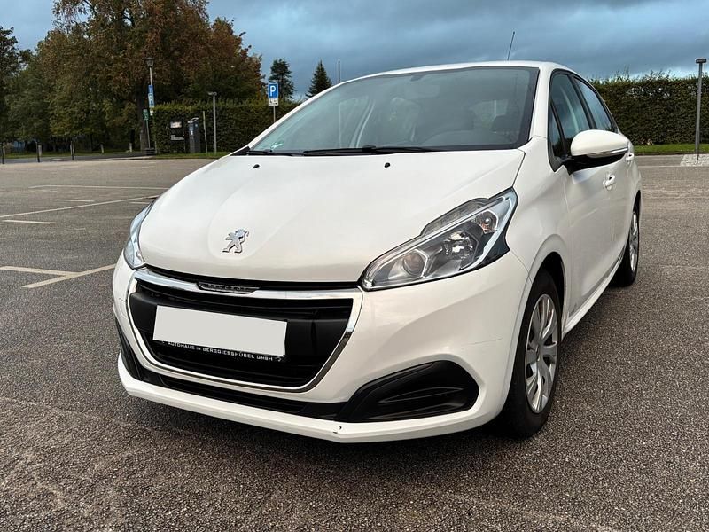 Weiß Gebraucht 2017 Peugeot 208 Access Kleinwagen | 6.900 € (Guter Preis) - Bild 1/4