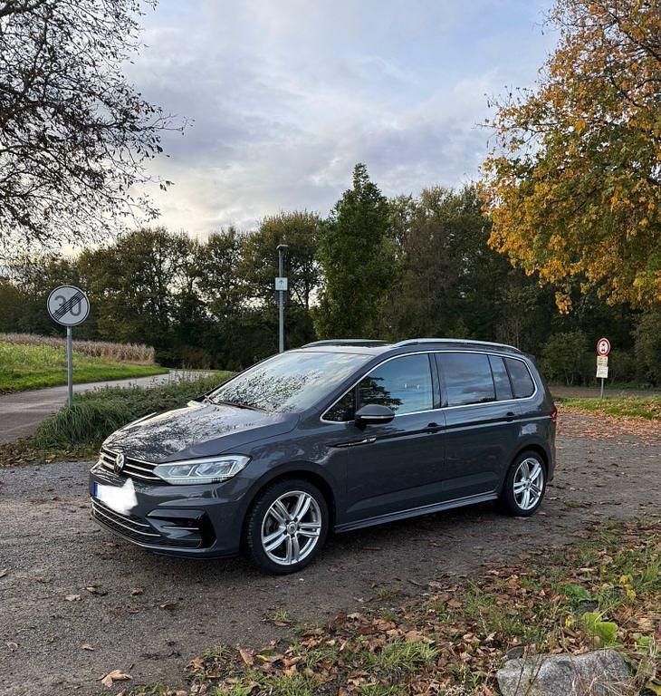 Grau Gebraucht 2023 VW Touran Highline Van / Kleinbus | 30.700 € (Fairer Preis) - Bild 1/4