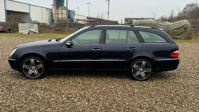 Gebraucht Mercedes E240 Elegance 177 PS (130 kW) 2004 Blau Limousine