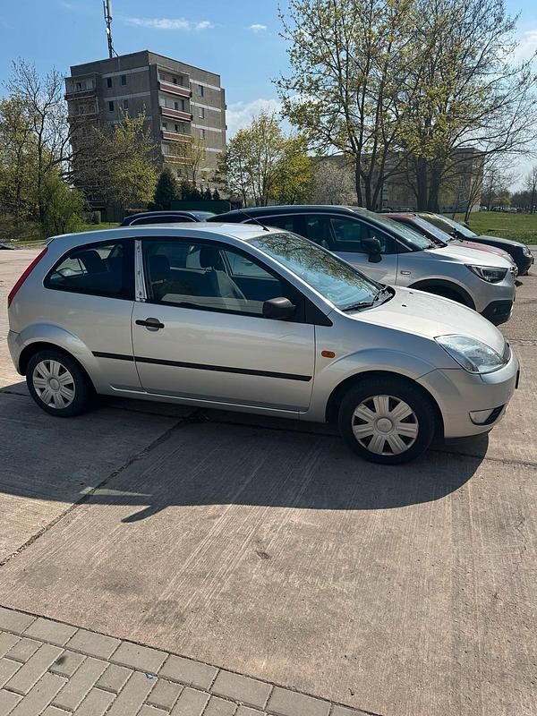 Gebraucht Ford Fiesta 80 PS (58 kW) 2003 Silber Kleinwagen