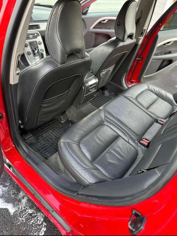 Gebraucht Volvo V70 R-Design 114 PS (83 kW) 2012 Rot Kombi