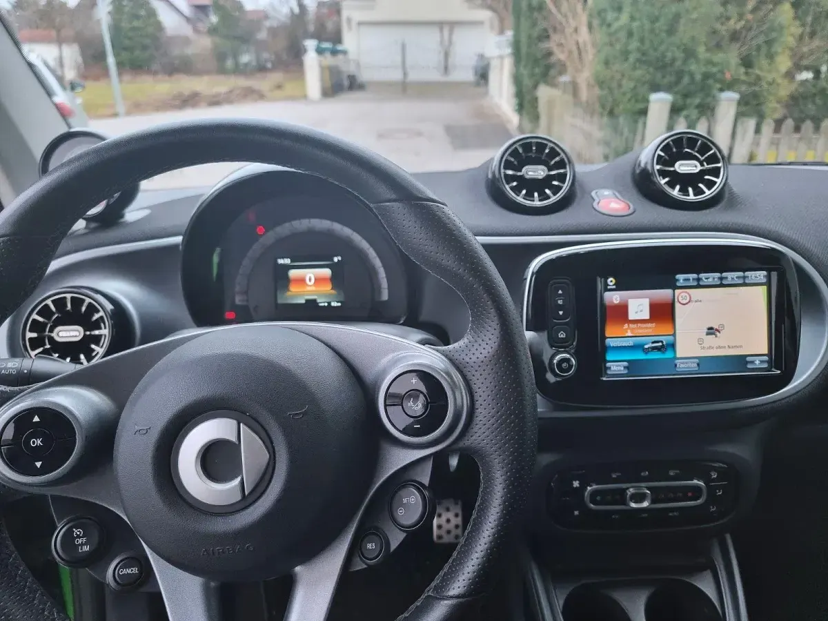 Używany Smart ForTwo Cabrio Brabus 60 kW (82 KM) 2017 Czarny Kabriolet