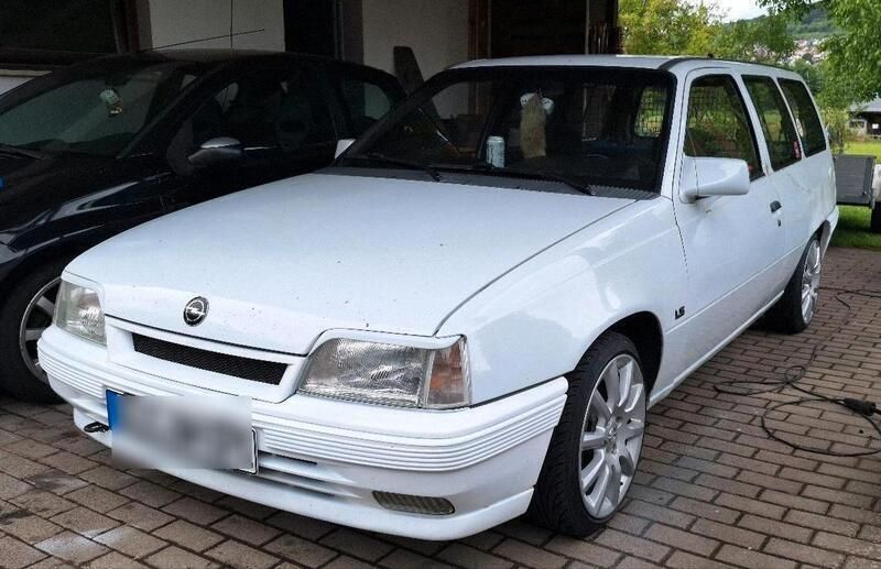 Weiß Gebraucht 1990 Opel Kadett Kombi | 3.350 € - Bild 1/4