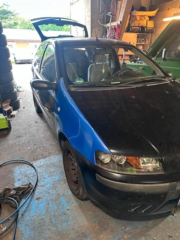Schwarz Gebraucht 2003 Fiat Punto Kleinwagen | 600 € (Superpreis) - Bild 1/4