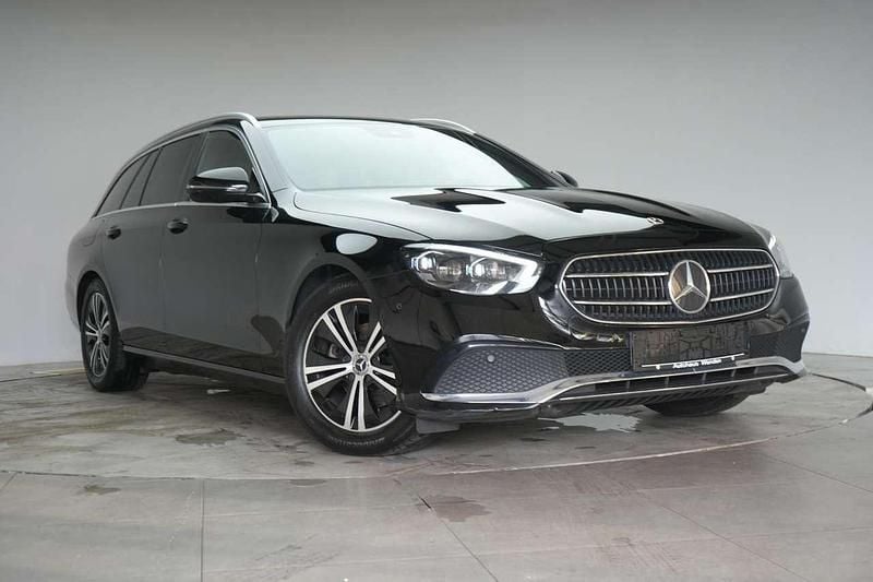 Schwarz Gebraucht 2021 Mercedes E220 Avantgarde Kombi | 27.490 € (Guter Preis) - Bild 1/4