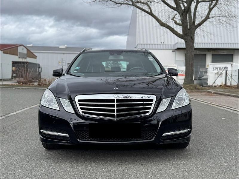 Gebraucht Mercedes E250 204 PS (150 kW) 2011 Schwarz Kombi
