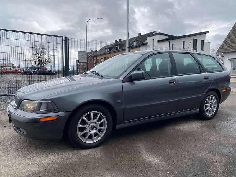 Gebraucht Volvo V40 136 PS (100 kW) 2001 Grau Kombi