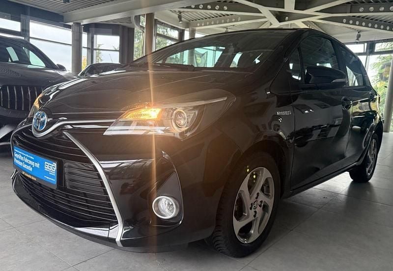 Schwarz Gebraucht 2016 Toyota Yaris Hybrid Edition-S Limousine | 12.800 € (Guter Preis) - Bild 1/4