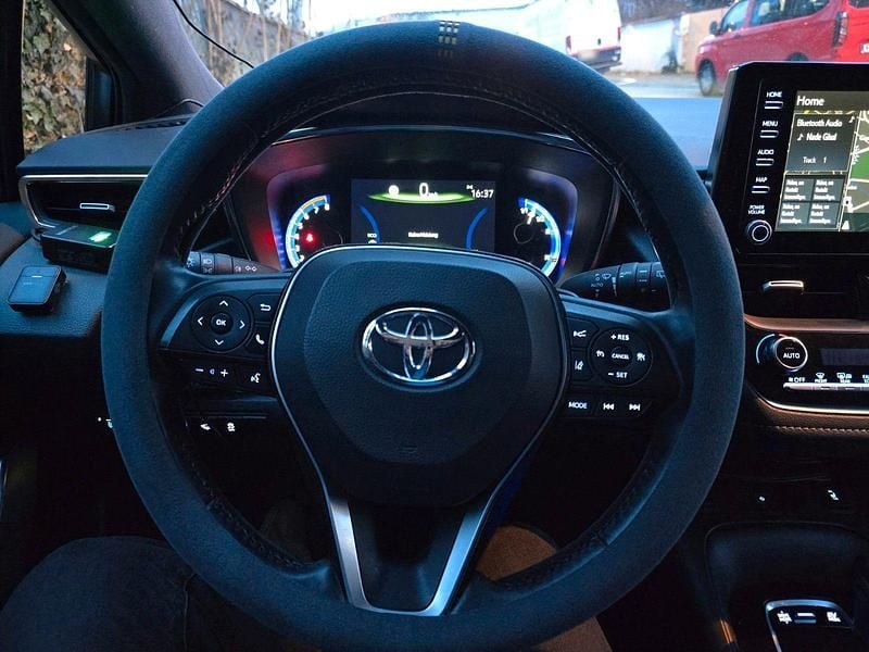 Gebraucht Toyota Corolla Team 184 PS (135 kW) 2021 Weiß Kombi