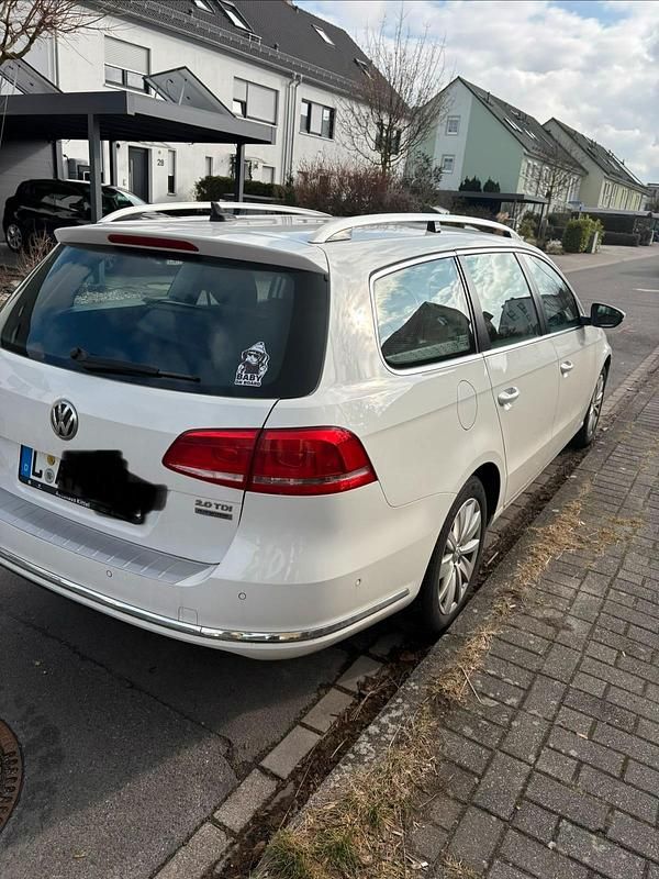 Gebraucht VW Passat 140 PS (102 kW) 2012 Weiß Kombi