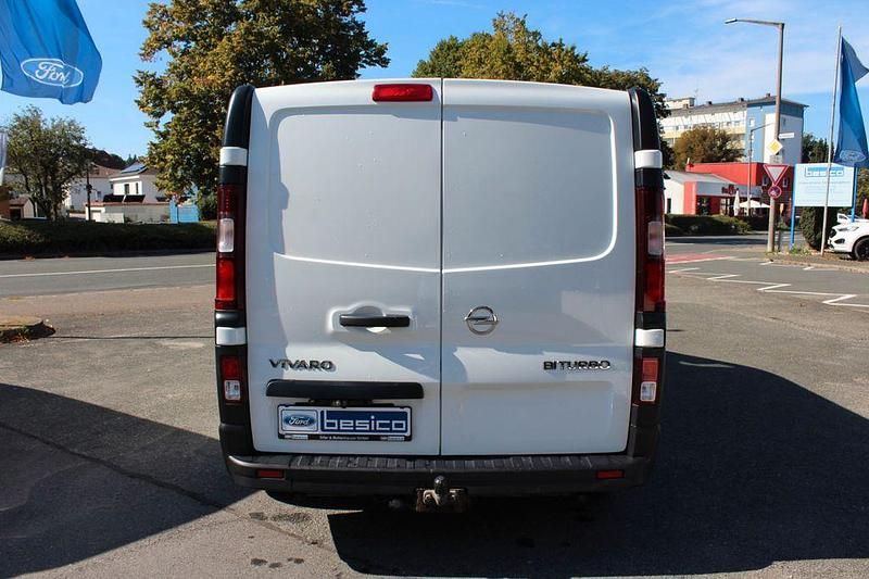 Gebraucht Opel Vivaro 125 PS (91 kW) 2017 Weiß Van / Kleinbus