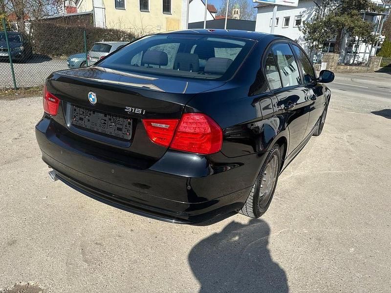 Gebraucht BMW 318 143 PS (105 kW) 2008 Schwarz Limousine