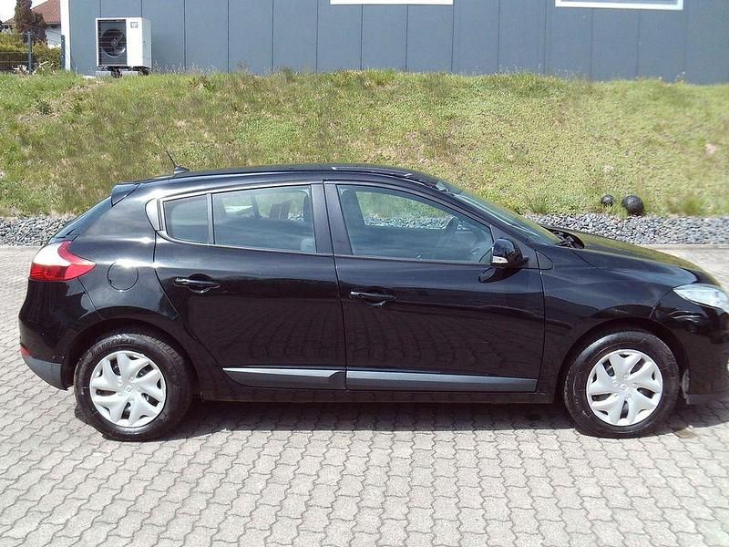 Używany Renault Mégane Expression 110 KM (80 kW) 2013 Czarny Sedan/Limuzyna