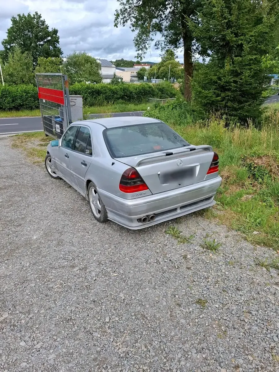 Gebraucht Mercedes C180 122 PS (89 kW) 1996 Silber Limousine