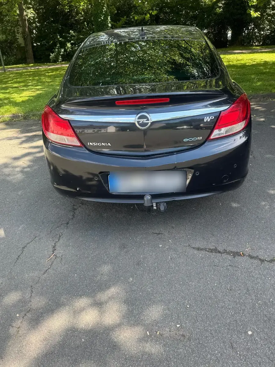 Gebraucht Opel Insignia 160 PS (117 kW) 2011 Schwarz Limousine