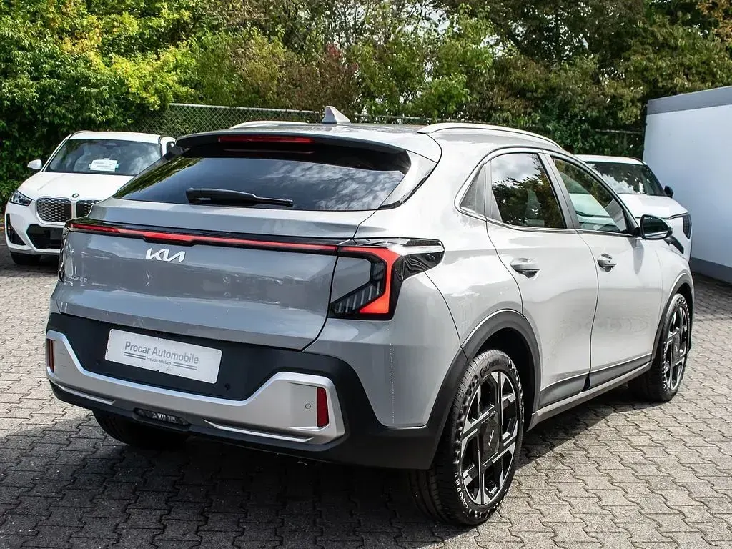 Neu Kia XCeed Spirit 150 PS (110 kW) 2026 Grau SUV