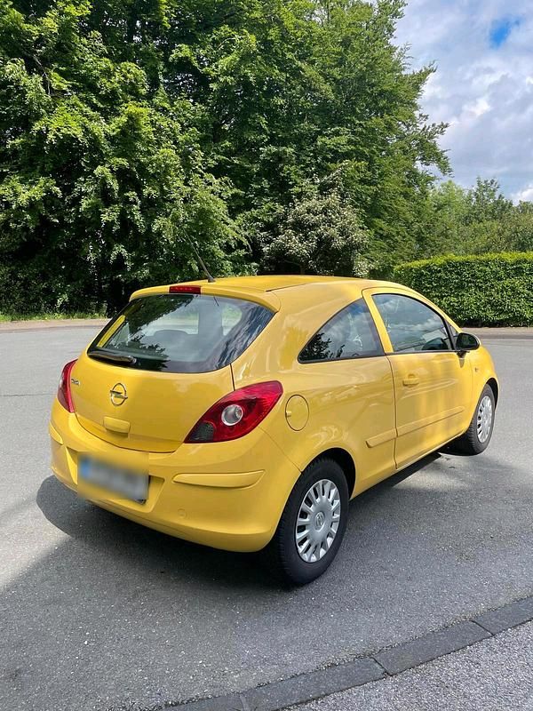 Gelb Gebraucht 2007 Opel Corsa Kleinwagen | 1.700 € (Guter Preis) - Bild 1/4