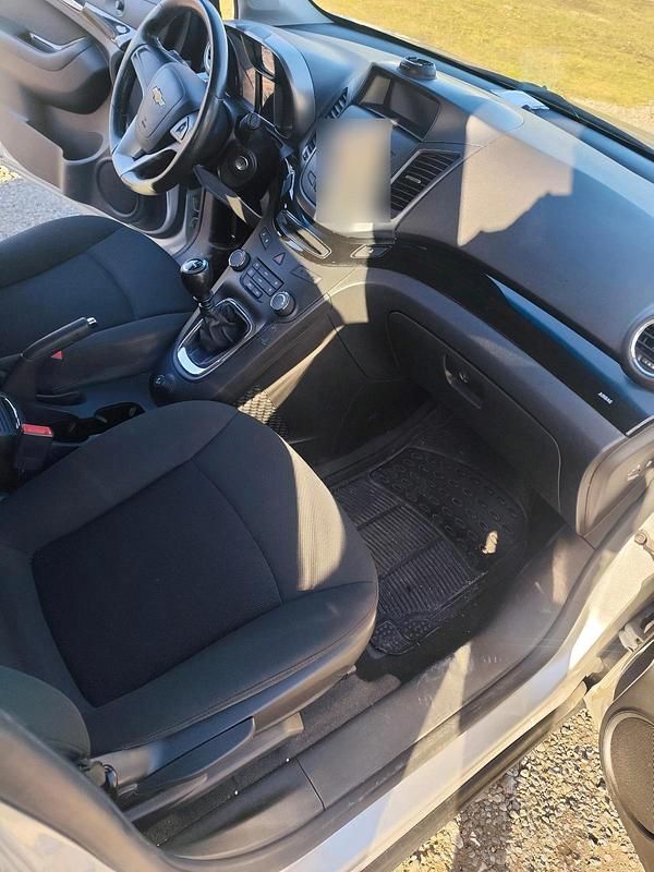 Gebraucht Chevrolet Orlando 163 PS (119 kW) 2011 Silber Van / Kleinbus