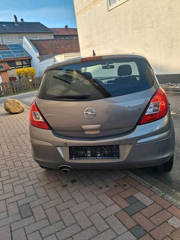 Gebraucht Opel Corsa 101 PS (74 kW) 2012 Andere farben Kleinwagen