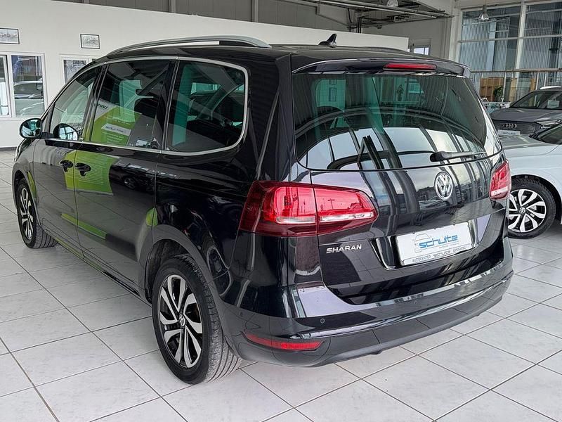 Gebraucht VW Sharan Active 150 PS (110 kW) 2022 Schwarz Van / Kleinbus