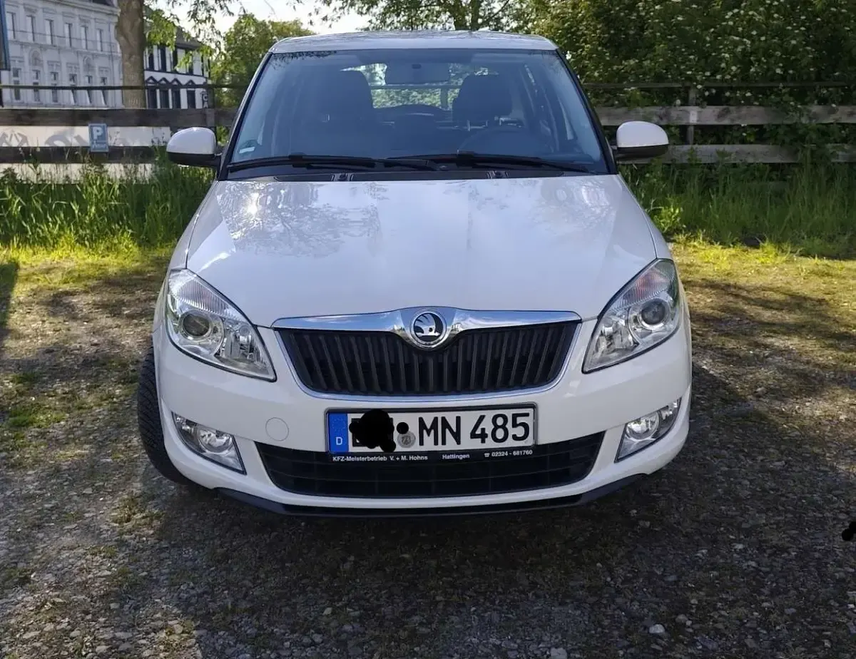 Gebraucht Skoda Fabia Ambition 105 PS (77 kW) 2014 Weiß Limousine