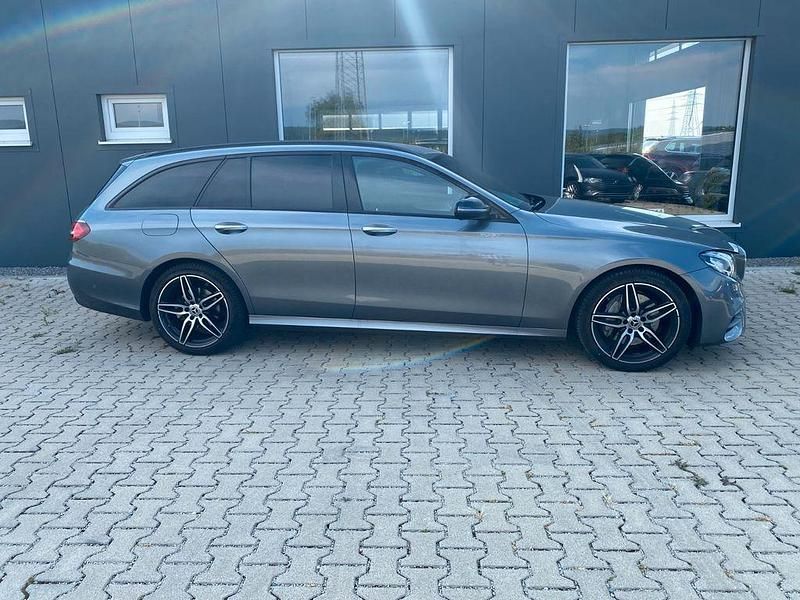 Gebraucht Mercedes E220 AMG 194 PS (142 kW) 2019 Grau Limousine