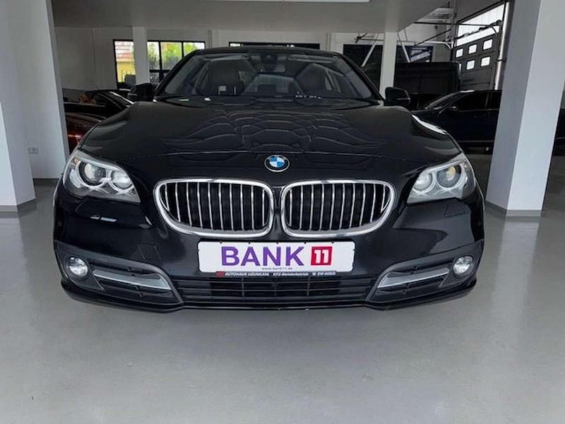 Gebraucht BMW 520 Performance 190 PS (139 kW) 2017 Black sapphire metallic Limousine