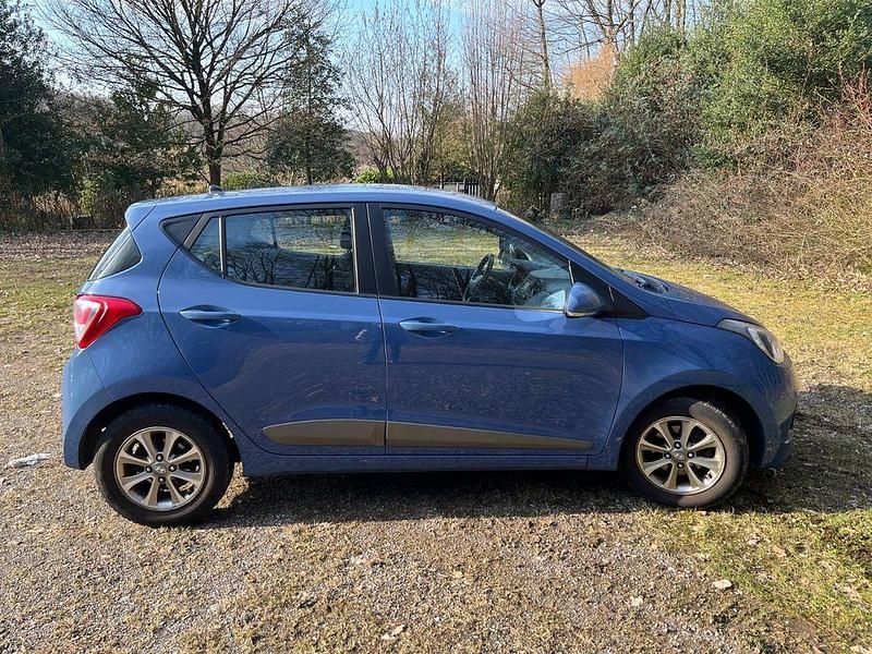 Gebraucht Hyundai i10 Style 87 PS (63 kW) 2016 Blau Kleinwagen