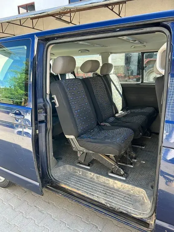 Usado VW Caravelle 105 CV (77 kW) 2005 Azul Van