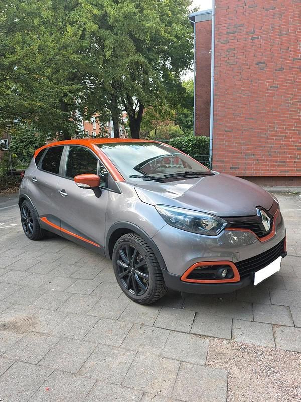 Grau Gebraucht 2015 Renault Captur Dynamique SUV | 8.500 € (Fairer Preis) - Bild 1/4
