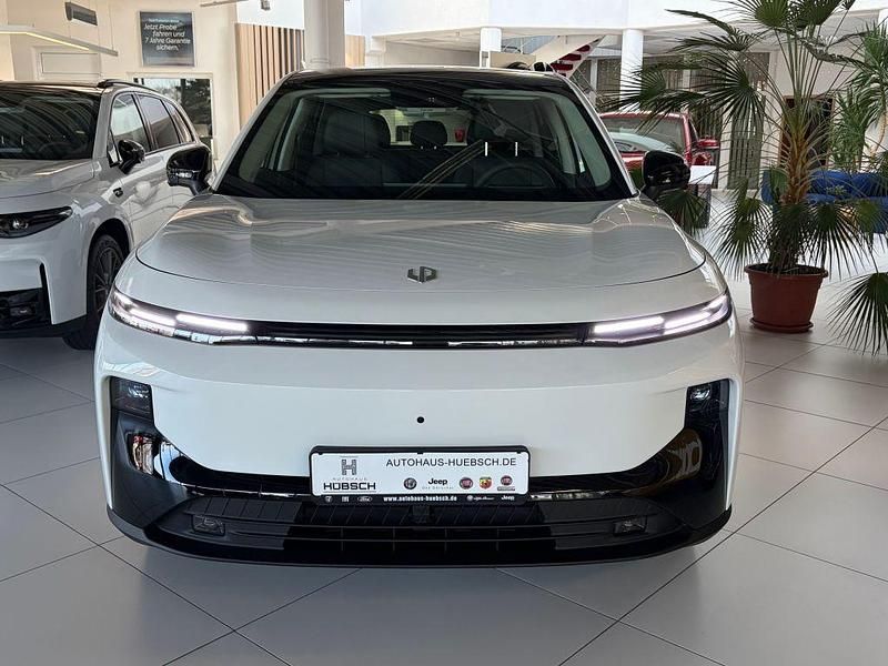 Neu Leapmotor B10 160 kW (218 PS) 2026 Light white SUV