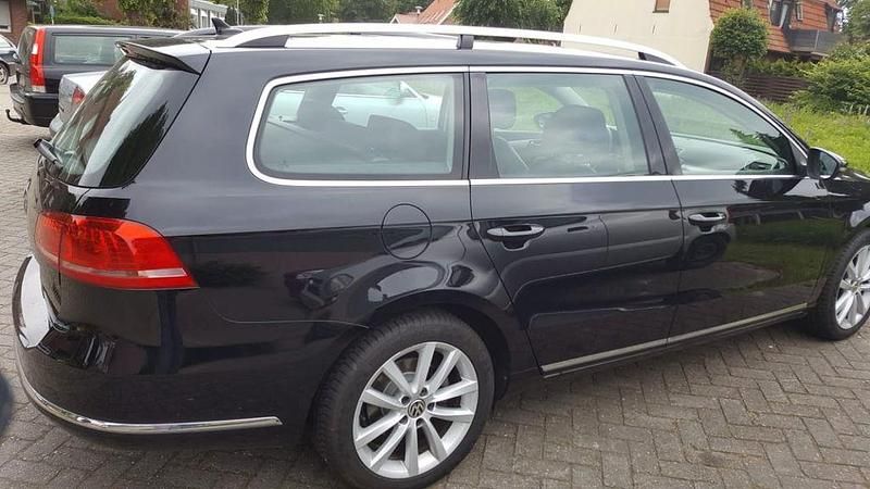 Schwarz Gebraucht 2011 VW Passat Highline Kombi | 8.000 € (Fairer Preis) - Bild 1/4