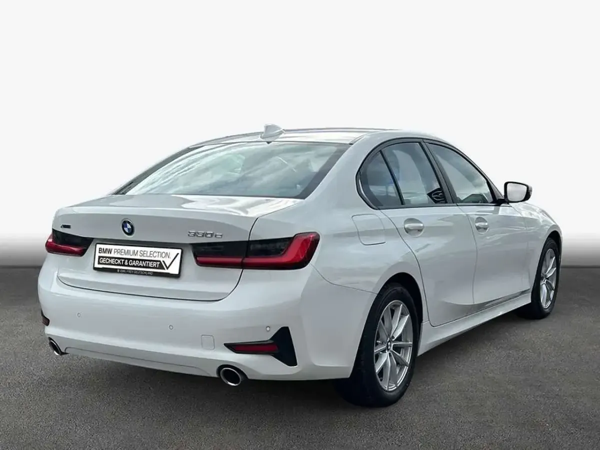 Gebraucht BMW 330e Advantage 184 PS (135 kW) 2020 Weiß Limousine