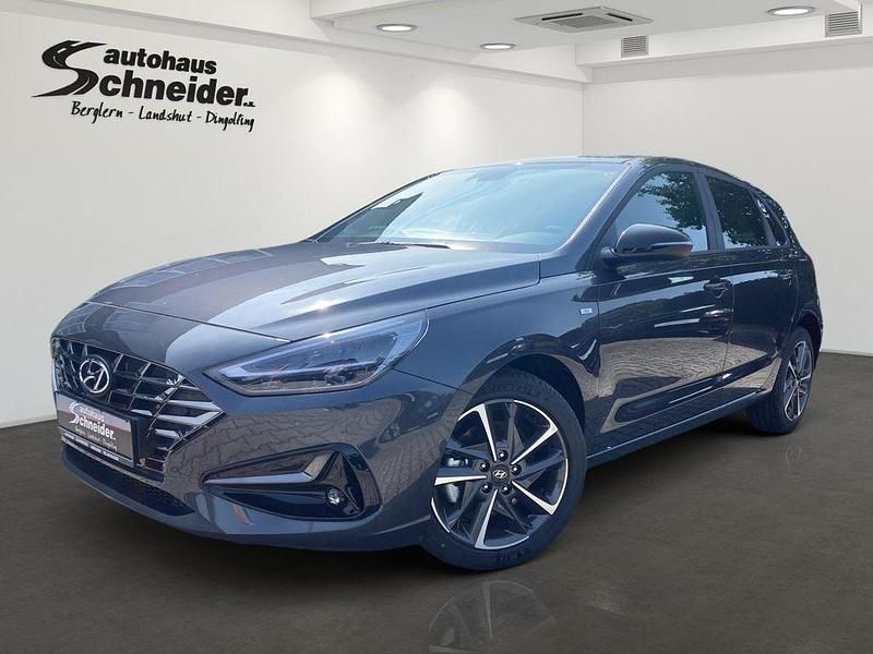 Dark knight Gebraucht 2024 Hyundai i30 Advantage Limousine | 22.490 € (Superpreis) - Bild 1/4