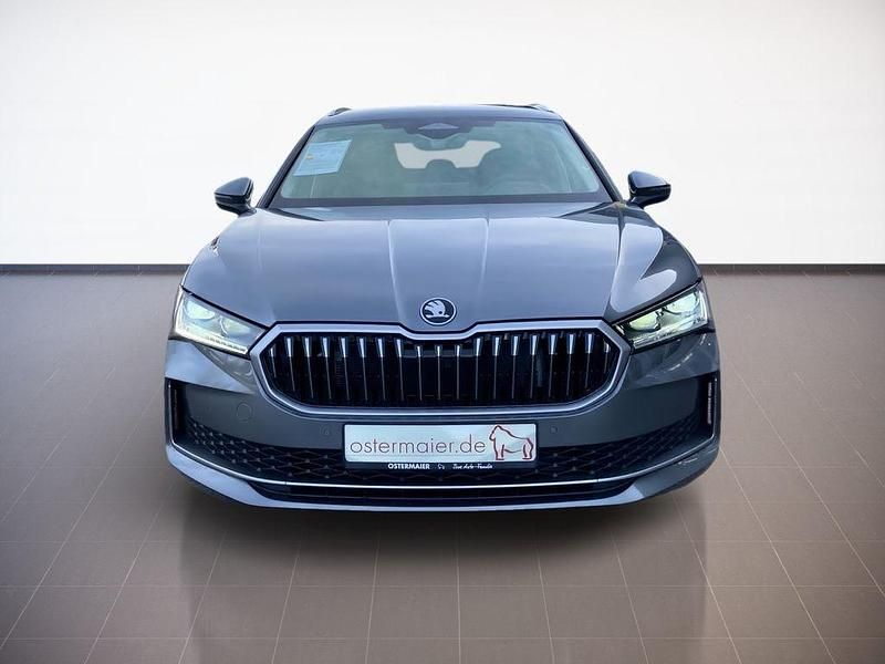 Neu Skoda Superb Ambiente 150 PS (110 kW) 2026 Graphitegrau Kombi