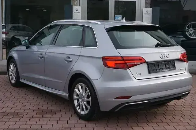 Gebraucht Audi A3 Sportback e-tron Design 150 PS (110 kW) 2017 Silber Kleinwagen